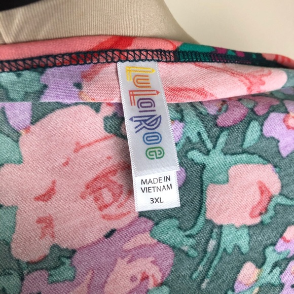 SOLD ❗️Lularoe Lynnae Floral Top Size 3XL - Picture 6 of 8